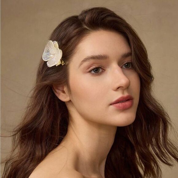 Elegant Cream orchid Brooch N1068 - Picture 2 of 3